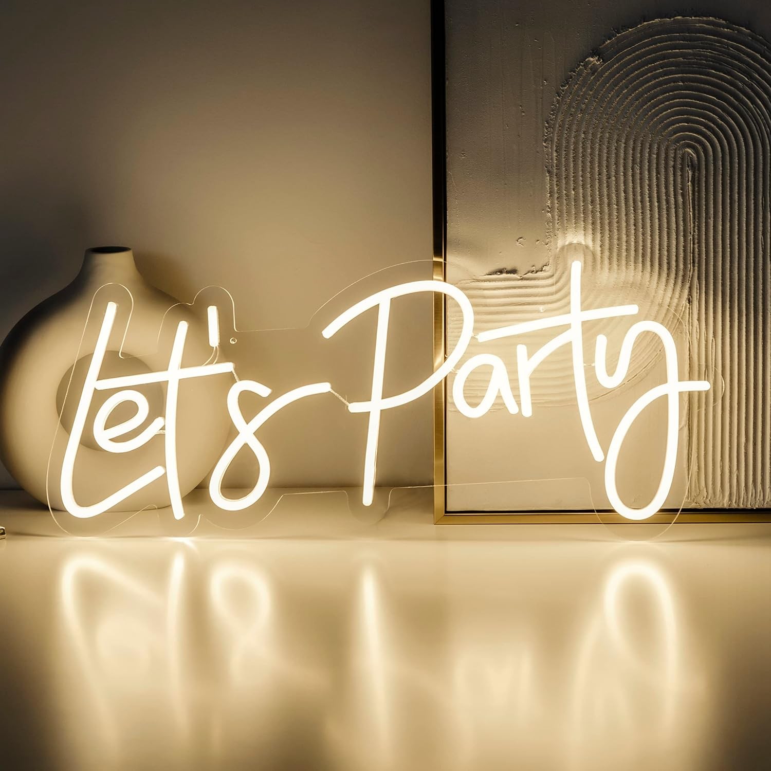 Lets party reklamni znak na zidu svijetli neon